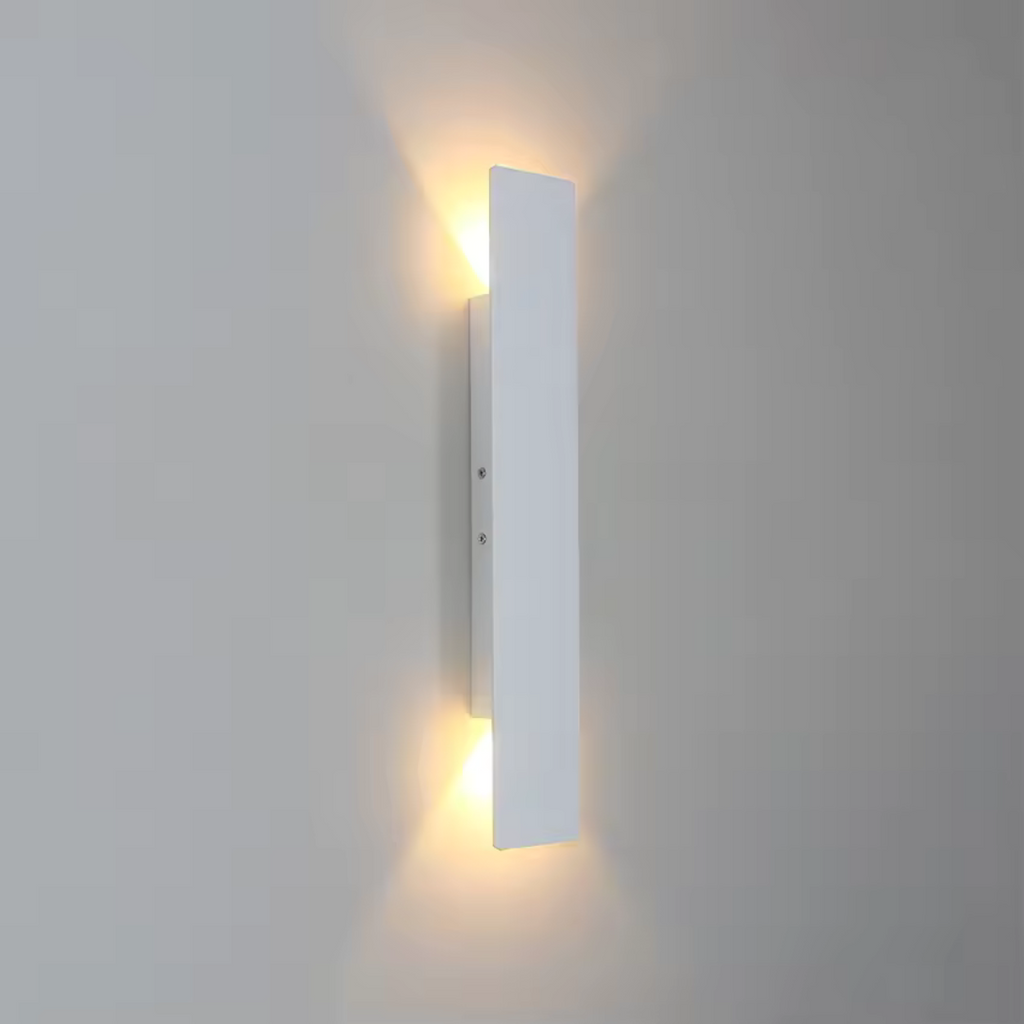 Xyrov | Outdoor Wall Light in Weather-Resistant Aluminium