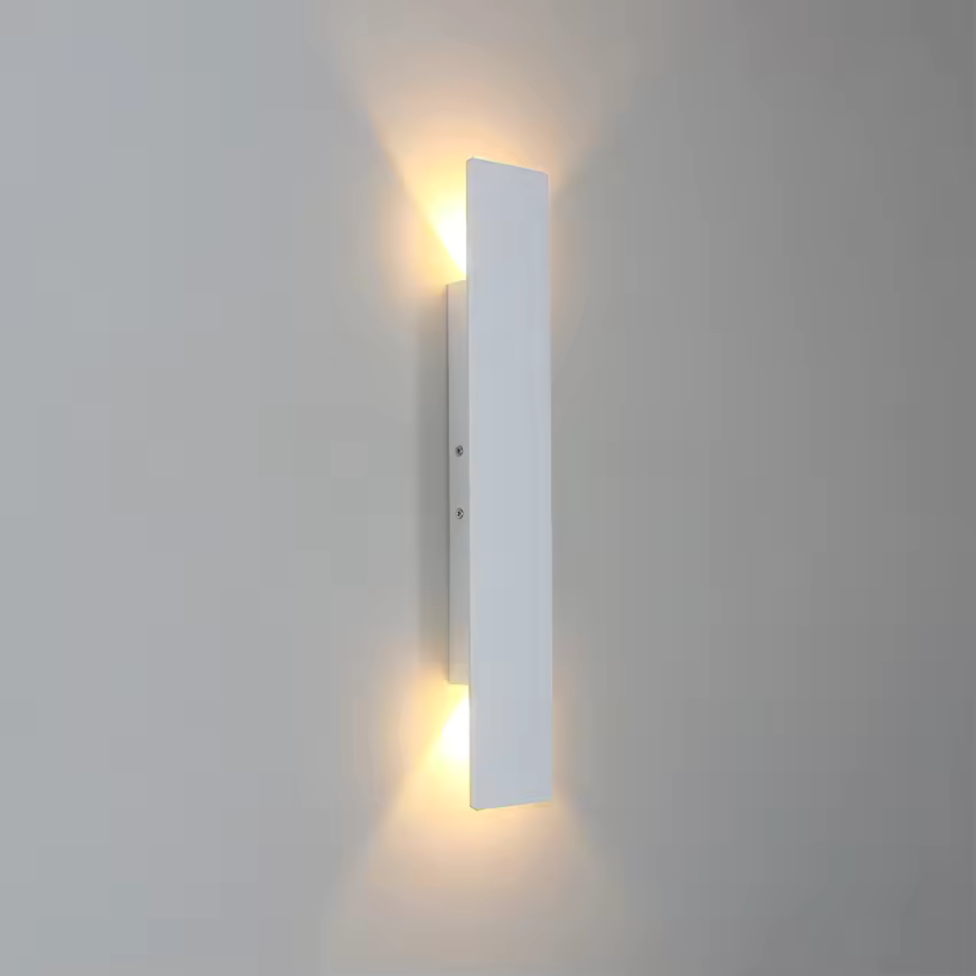 Xyrov | Outdoor Wall Light in Weather-Resistant Aluminium