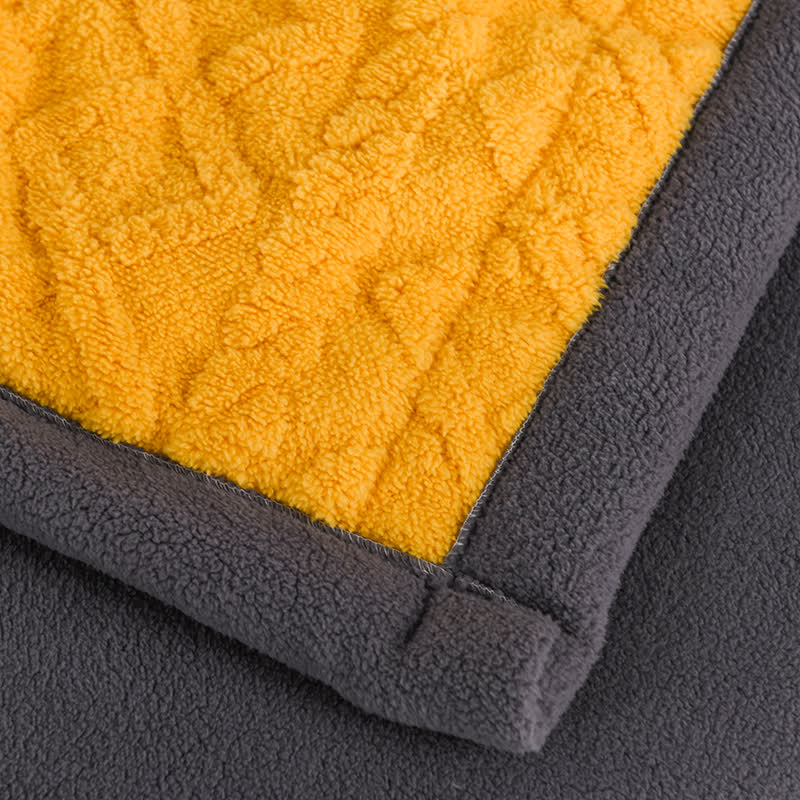 Umberto | Warm Weighted Blanket in Textured Fleece for Bedrooms