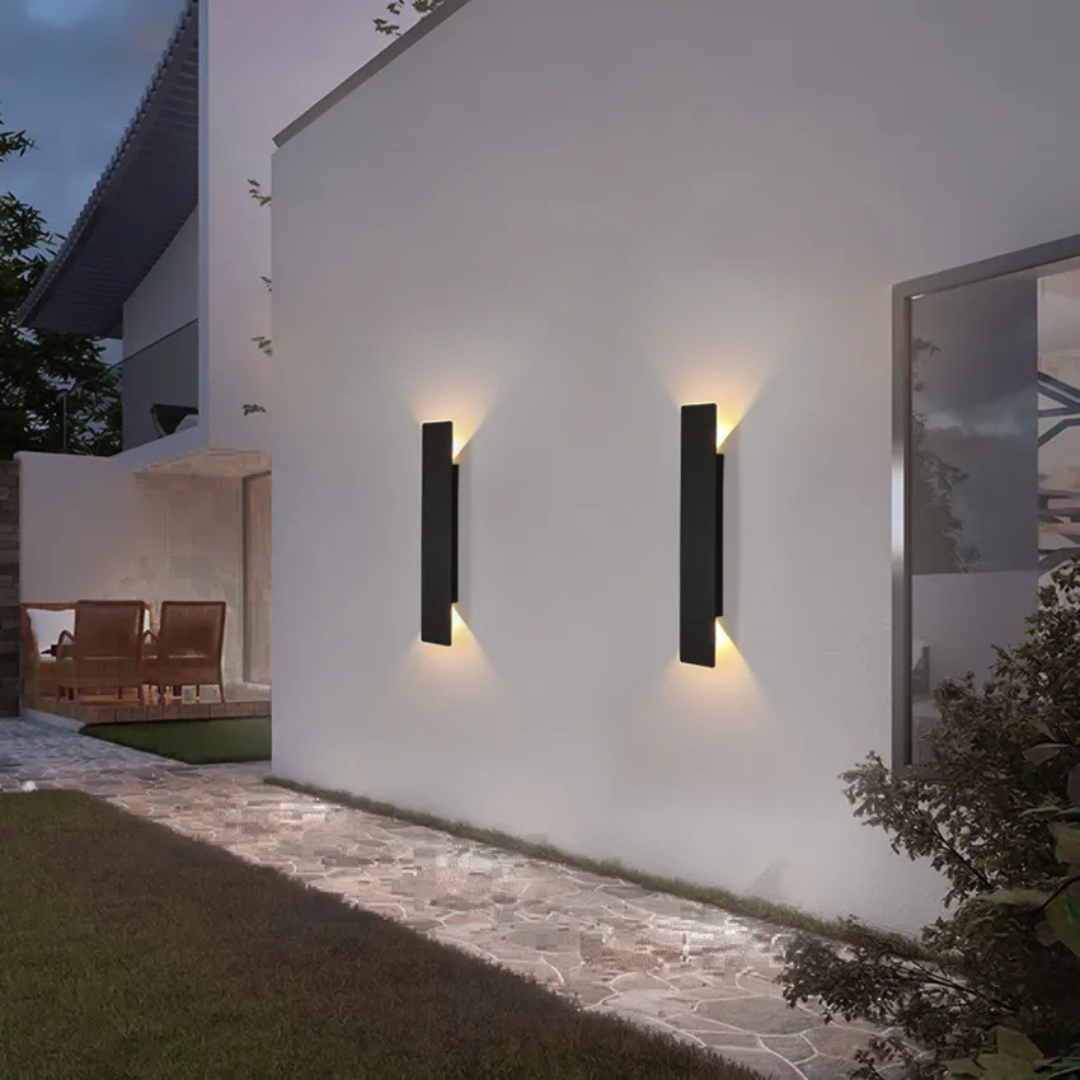 Xyrov | Outdoor Wall Light in Weather-Resistant Aluminium