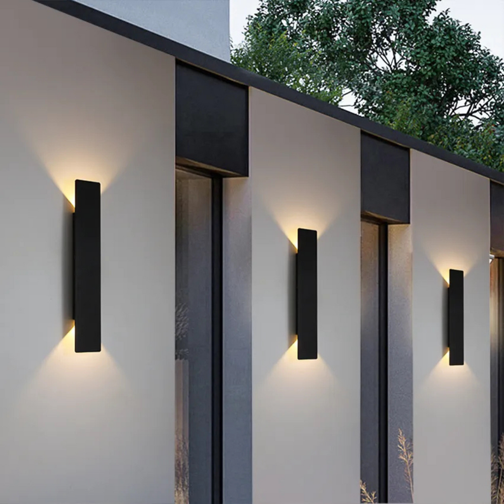 Xyrov | Outdoor Wall Light in Weather-Resistant Aluminium