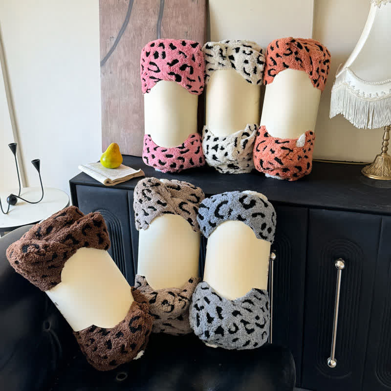 Nadine | Warm Weighted Blanket in Leopard Fleece for Bedroom