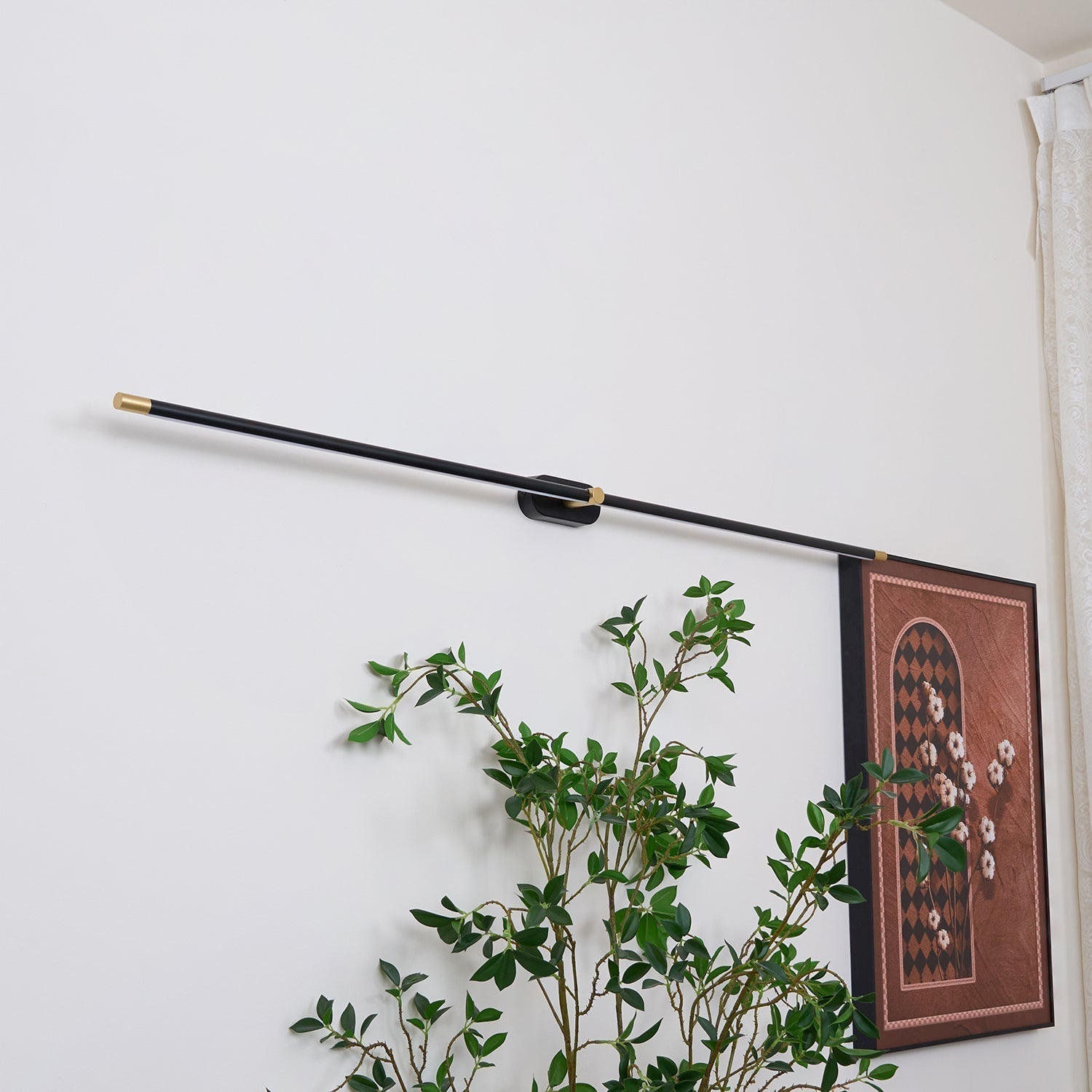 Marlowe | Modern Wall Lamp with Linear Minimalist Design