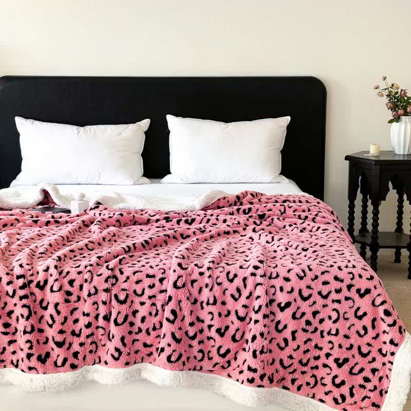 Nadine | Warm Weighted Blanket in Leopard Fleece for Bedroom