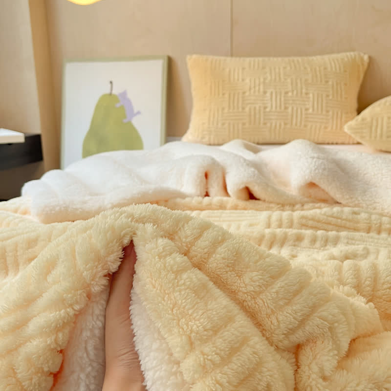 Birgit | Warm Weighted Blanket in Textured Fleece for Bedroom