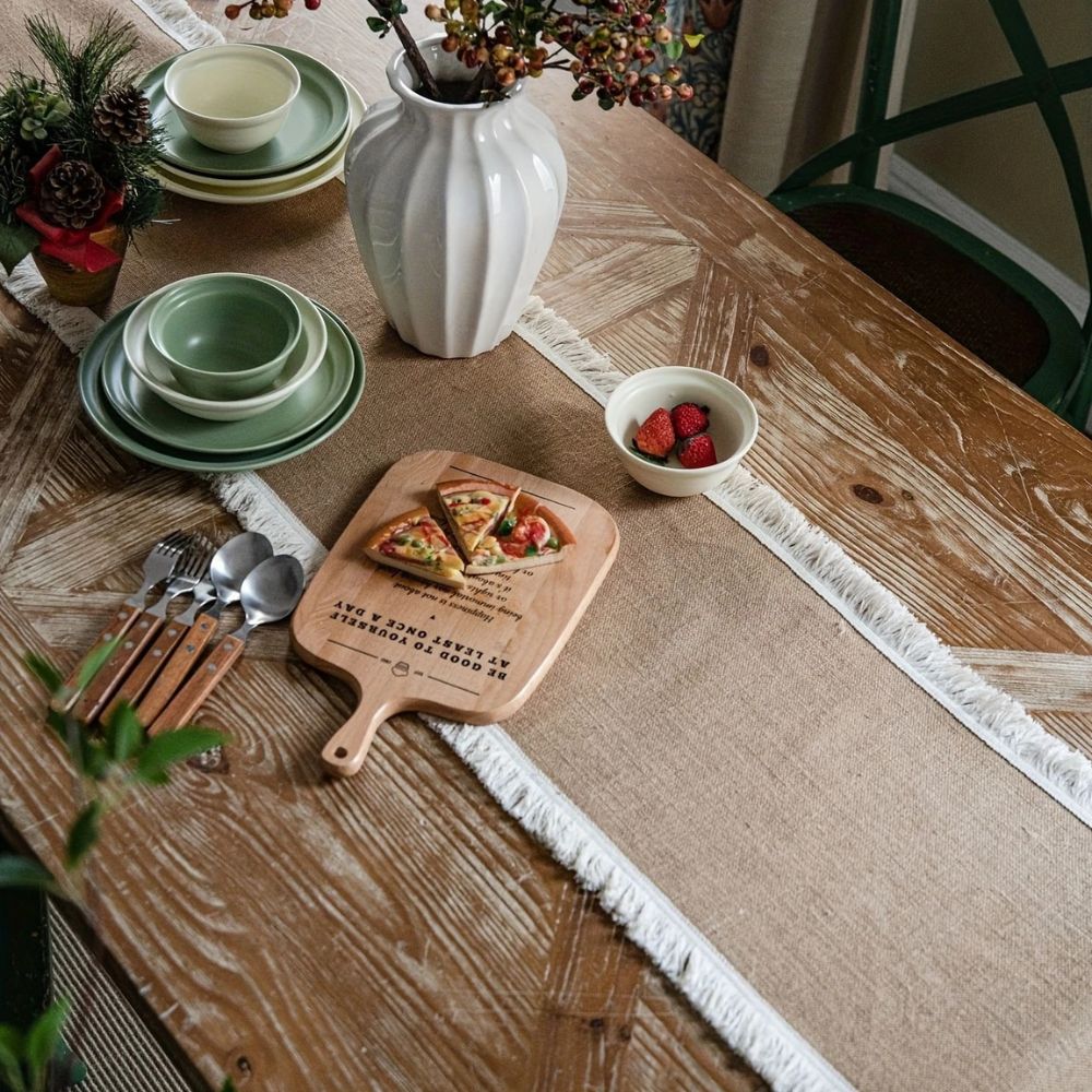 Natural fibres that anchor the table