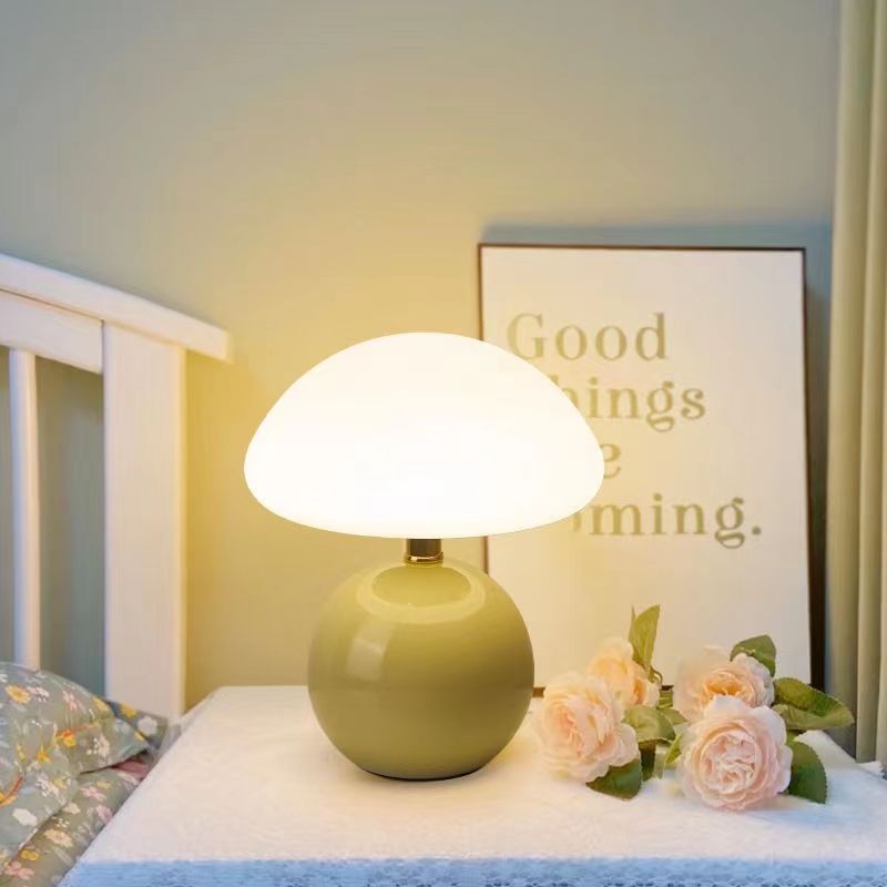 Mette | Mushroom Bedside Table Lamp