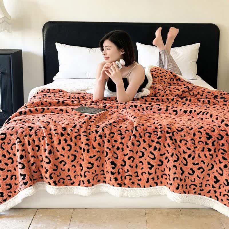 Nadine | Warm Weighted Blanket in Leopard Fleece for Bedroom