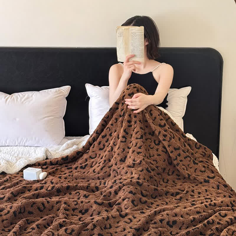 Nadine | Warm Weighted Blanket in Leopard Fleece for Bedroom