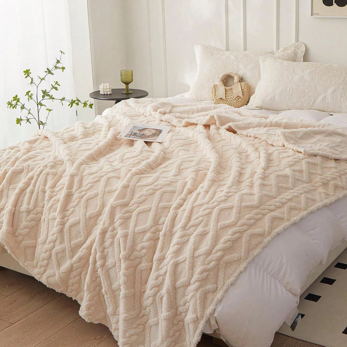 Heloise | Warm Weighted Fleece Blanket for Sofa or Bedroom