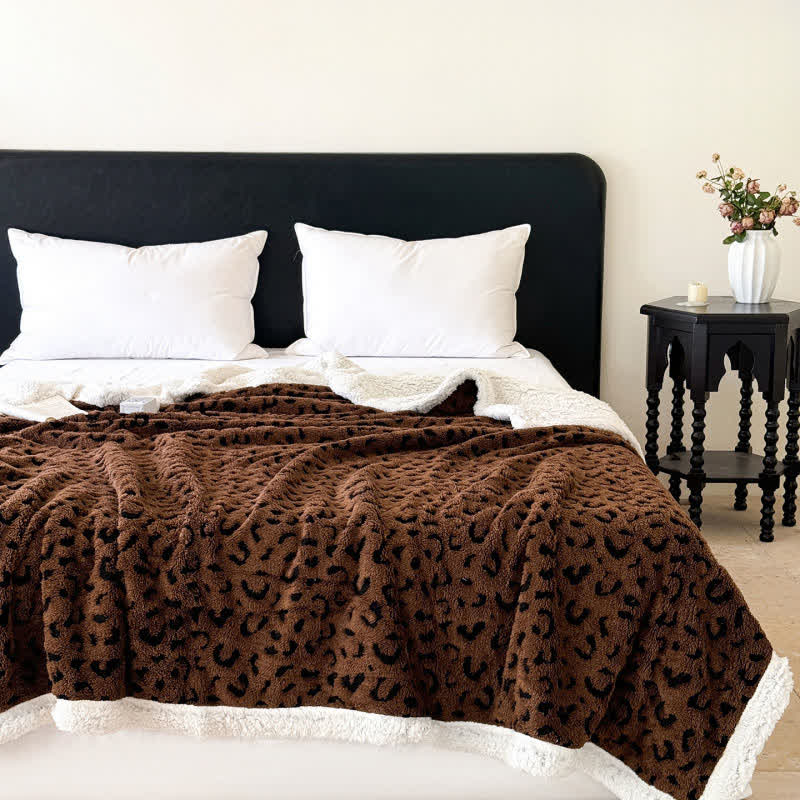 Nadine | Warm Weighted Blanket in Leopard Fleece for Bedroom