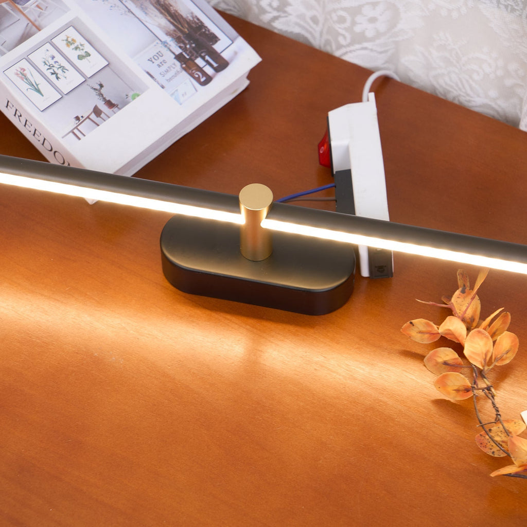 Marlowe | Modern Wall Lamp with Linear Minimalist Design